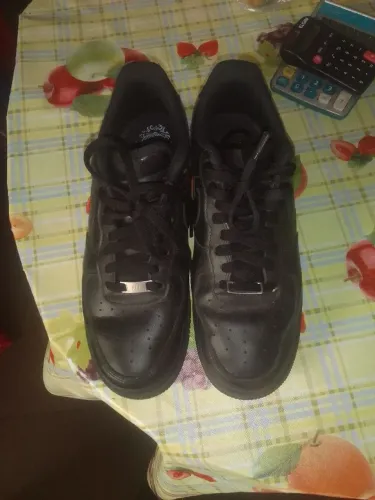 Vende se tênis de couro 41