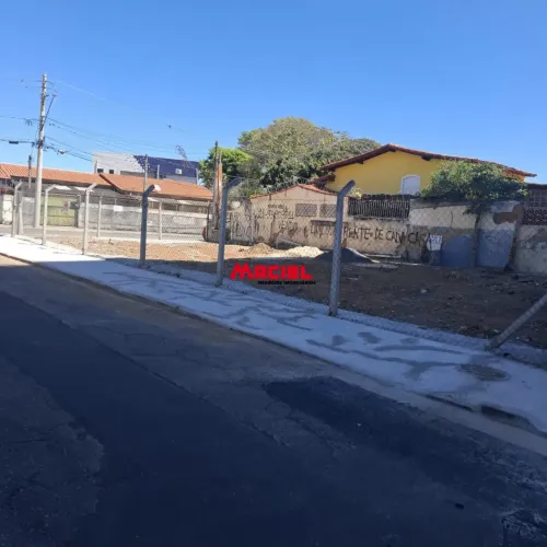 Excelente terreno de esquina no Monte Castelo.