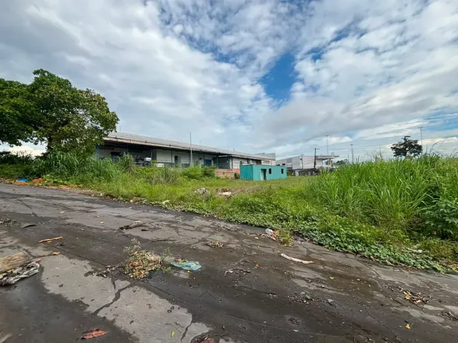 ALUGO TERRENO COM 1000 M2 EM CONDOMINIO FECHADO NA COSME FERREIRA