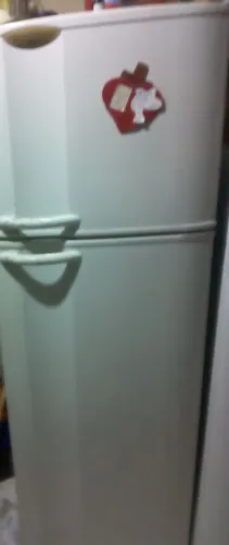 Vende-se geladeira Eletrolux