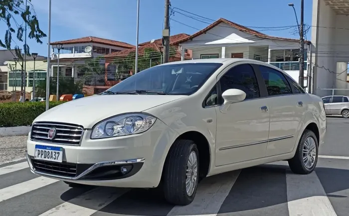 Fiat Linea Essence 1.8 Flex 16V 4P 2015