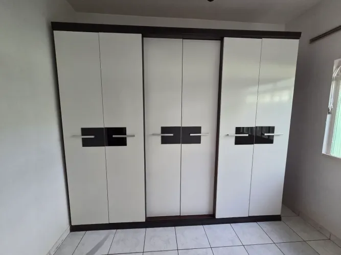 Vendo guarda roupa 6 portas