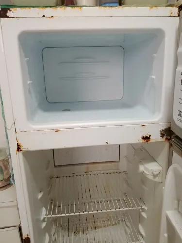 Geladeira antiga, mais funciona normalmente