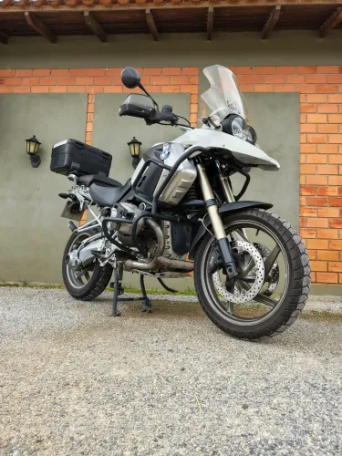 BMW com excelente custo benefício. Potente, prazerosa de conduzir.