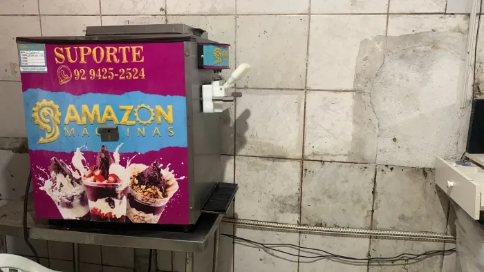 Vendo uma máquina de açaí 