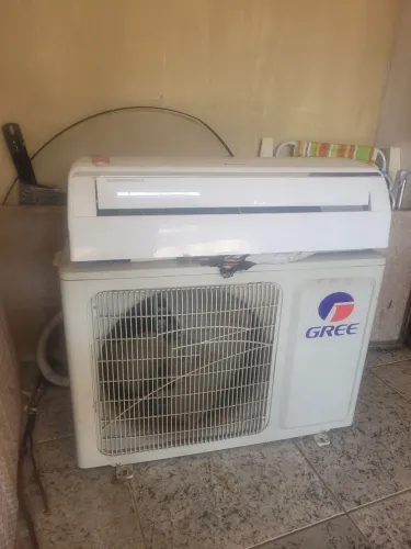 Vende-se um ar condicionado em bom estado valor 1.200 reais