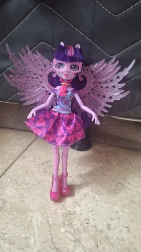 Boneca My Little Pony Equestria Girls - Twilight Sparkle ?