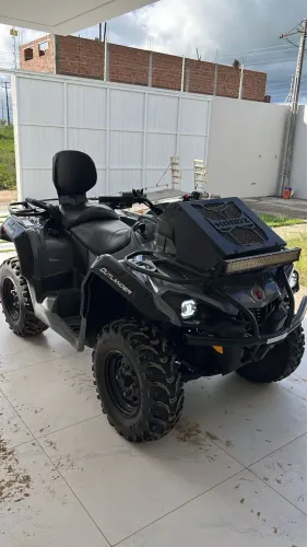 Quadriciclo Can am 570