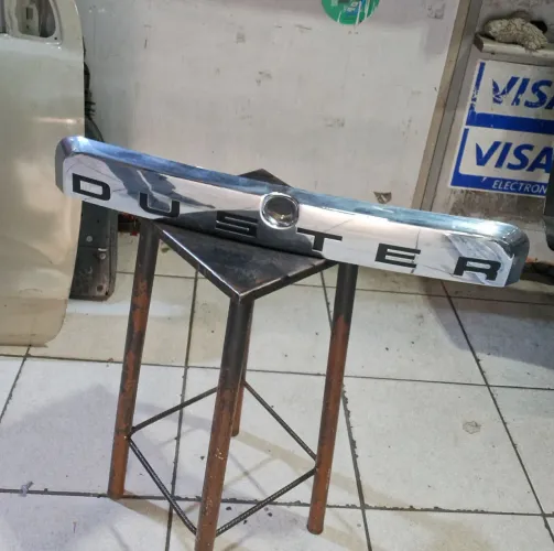 Moldura da tampa traseira Renault duster