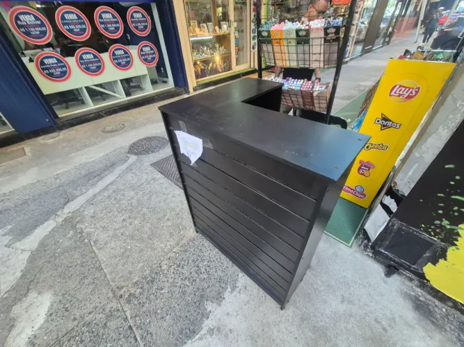 Balcão de Atendimento com gaveta e chave