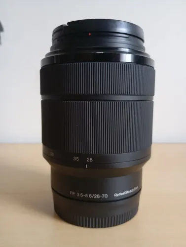 Lente Sony 28-70mm OSS