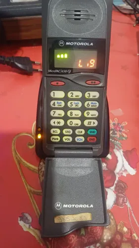 Celular motorola vintage microtac 650