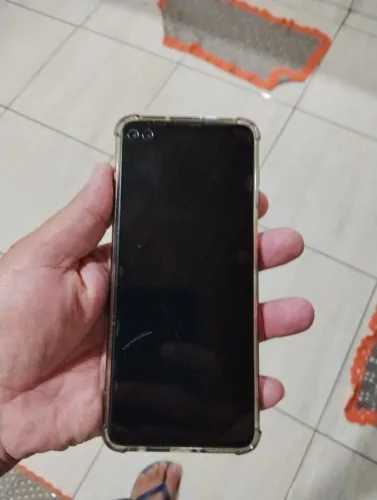 Celular usado com algumas marcas de uso. Muito bom. Bateria boa.