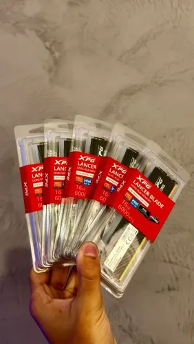 1 x 16GB DDR5 6000mhz CL 30 RGB