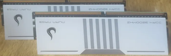 Duas Memória rise mode aura branca DDR4 16GB 3200mhz