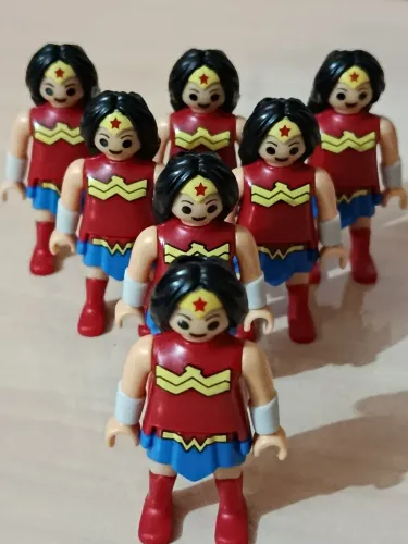 Mulher Maravilha Kinder Ovo