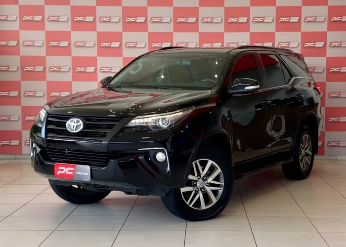 Toyota Hilux SW4 SRX 4X4 2.8 TDI 16V Dies. Aut. 2017