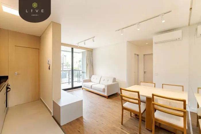 Apartamento mobiliado à venda no Edifício Hedge, 02 quartos, 01 suíte, 2 vagas de garagem