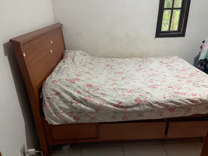 Cama de madeira 