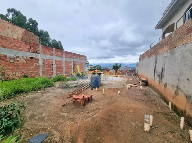 Terreno de 250m² à venda em Aparecida com projeto aprovado para 16 lofts modernos, ideal p