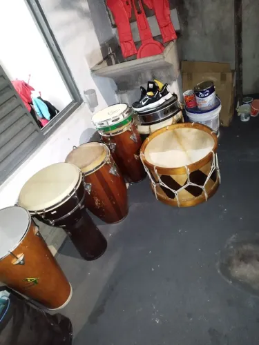 INSTRUMENTOS DE PERCUSSÃO EM EXCELENTE ESTADO