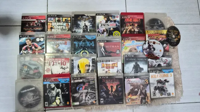 PlayStation 3 + jogos + controles + acessórios