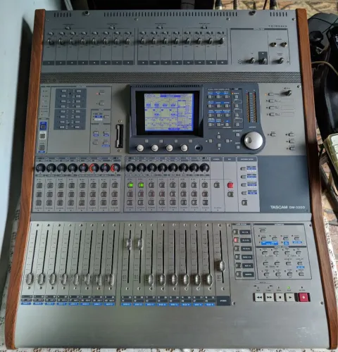 Mesa de som digital Tascam