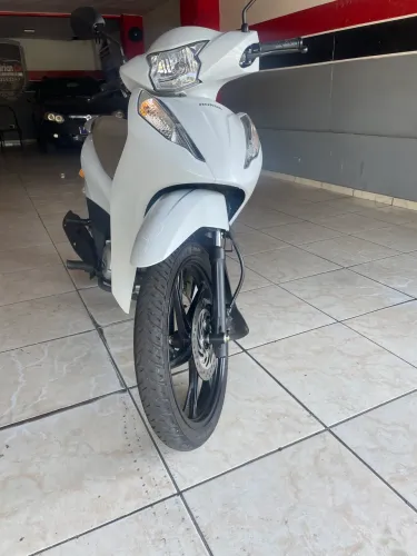 Biz nova 125 km 2700 valor 17.000 c/ *