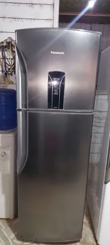 VENDE-SE ESSA GELADEIRA PANASONIC INOX DE DUAS PORTAS NOVAS