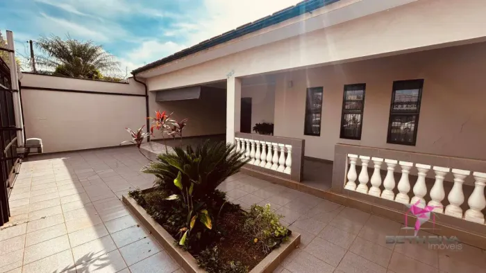 Casa com 3 dormitórios à venda, 206 m² por R$ 580.000,00 - Centro - Leme/SP