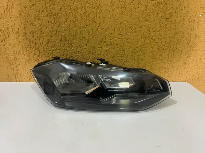 Farol direito Polo / Virtus 2017/2018/2019/2020/2021