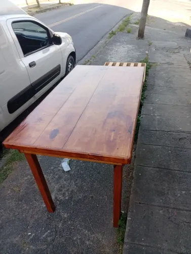 Mesa de madeira rústica