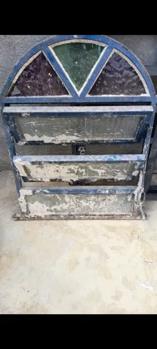 Janela de Aço com Vidro: 60 x 80