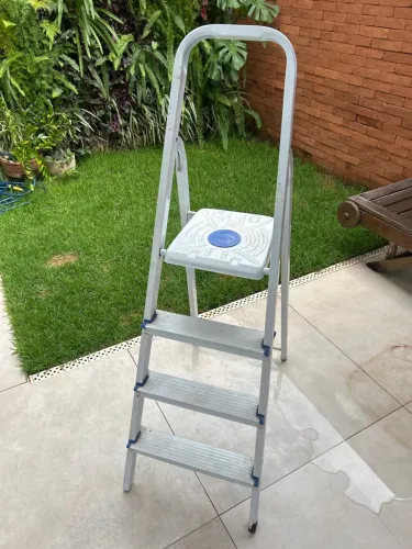 Escada Metal
