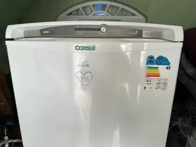 Vende-se geladeira cônsul Frost free 