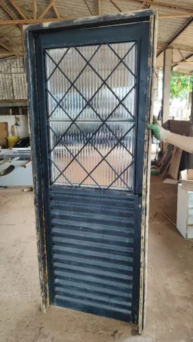 Porta de aço com vidros 75 centímetros