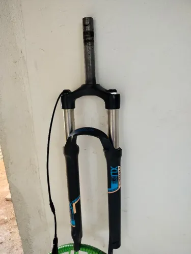 Suspensão aro 29 XCR 32 Sontuor Ar e retorno!!<br>Trava não aciona!<br>Espiga 16.5!!