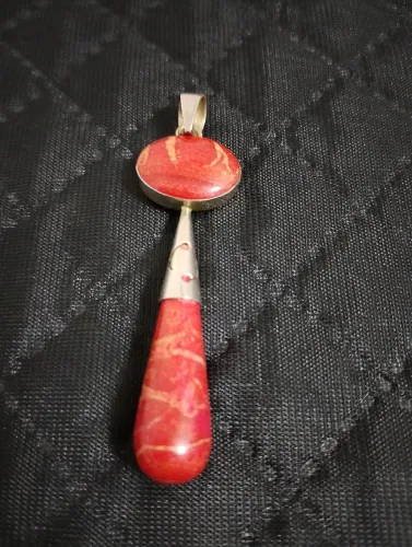 Pingente de prata gota vermelha