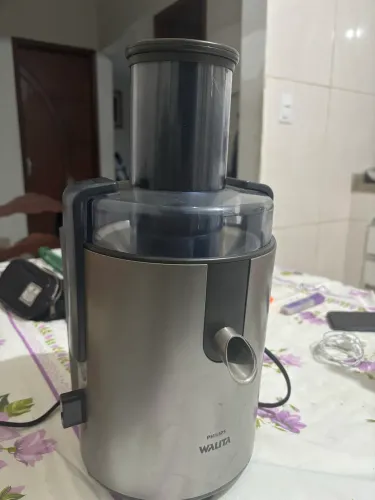 centrífuga de frutas é o modelo Philips Walita Ri1858, com potência de 650W