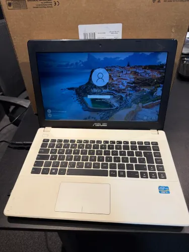 Notebook ASUS I3 - SSD 256 / 8 G memória 
