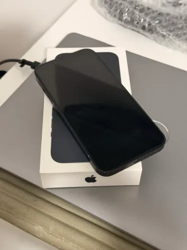 iPhone 13 semi novo