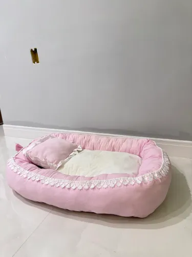 Ninho rosa com almofada