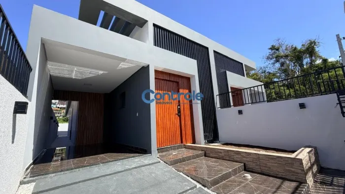 Casa a venda com 3 dormitórios sendo 1 suíte - Bairro ipiranga - São José SC