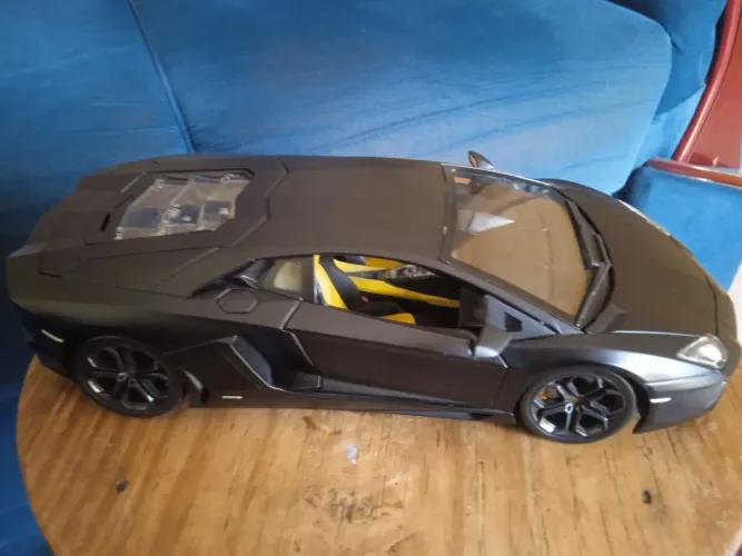 Miniatura Lamborghini 1/18 Aventador LP700-4