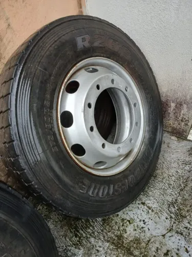 Pneus pra caminhão 