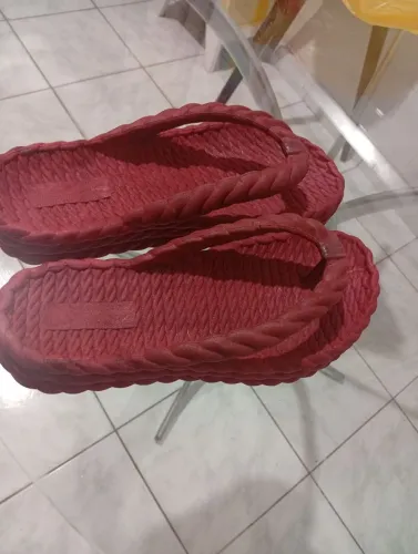 vendo sandália nuvem nova no preço motivo mão deu pra mim 30 linda