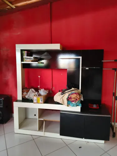 Enstante para sala.