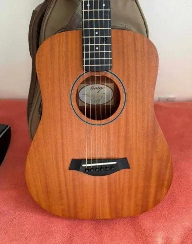 Vendo violão Taylor novo