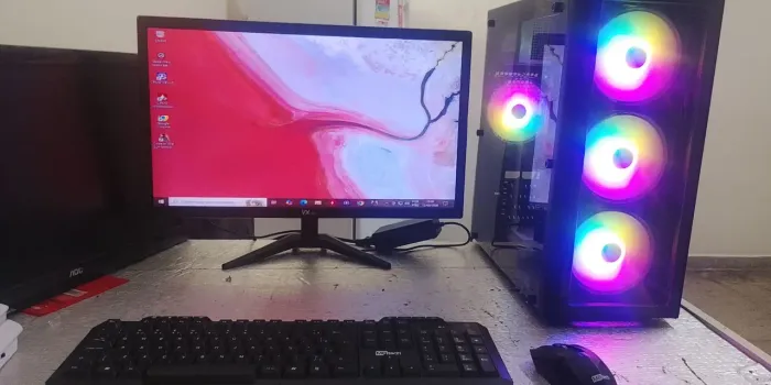 Vendo ese computador seme gamer lindo fusionando perfeitamente