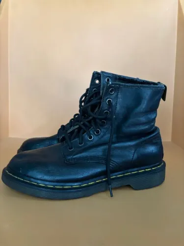 Bota Dr. Martens couro confortável